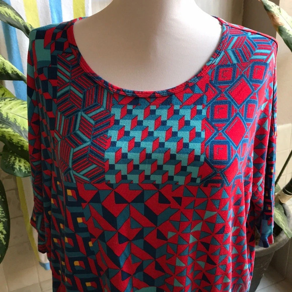 LuLaRoe red and blue graphic print hi-low top - Picture 2 of 7